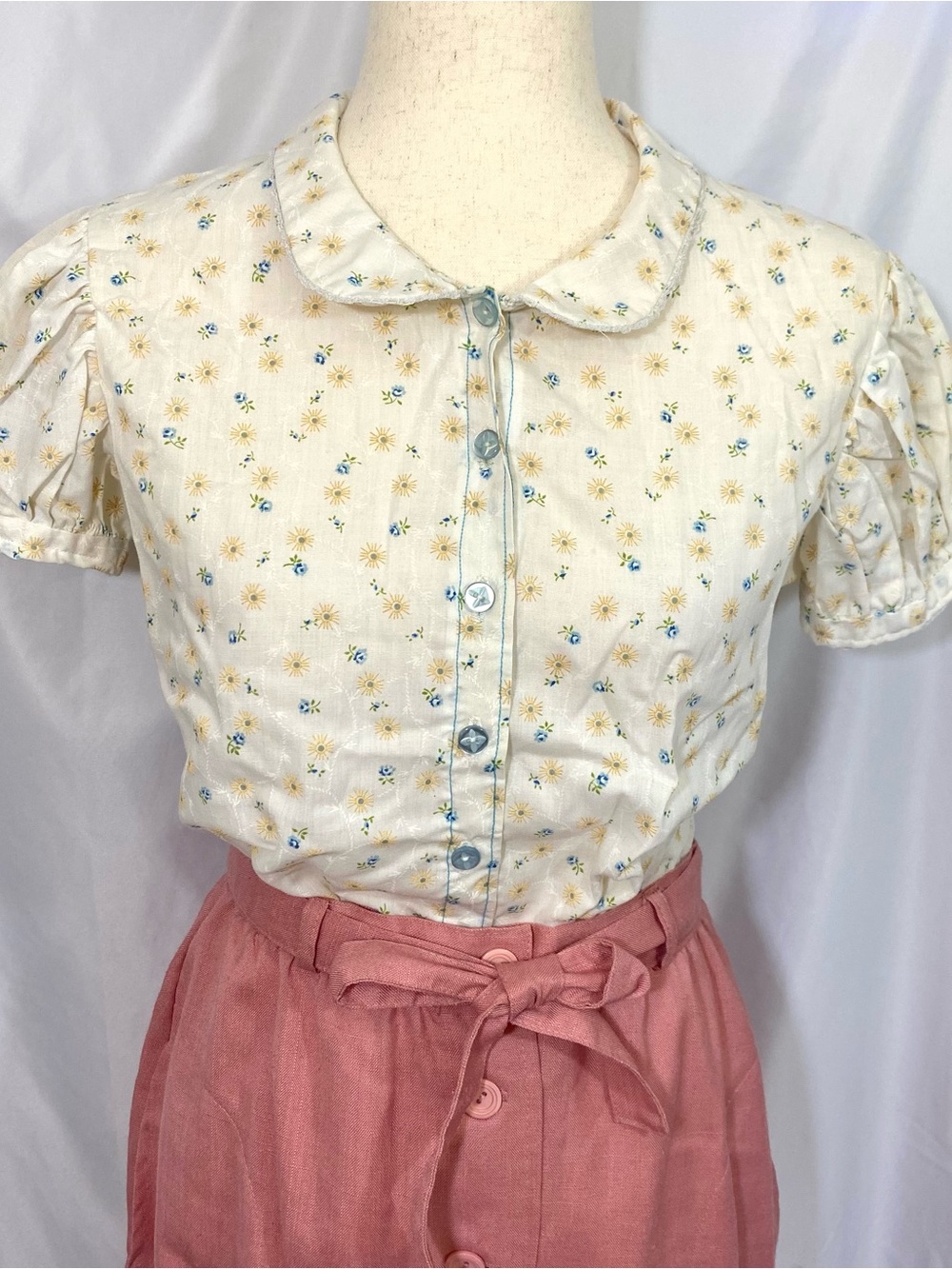 Women's Cream Floral Button-Up Flocked Floral Blouse Peter Pan Collar Small